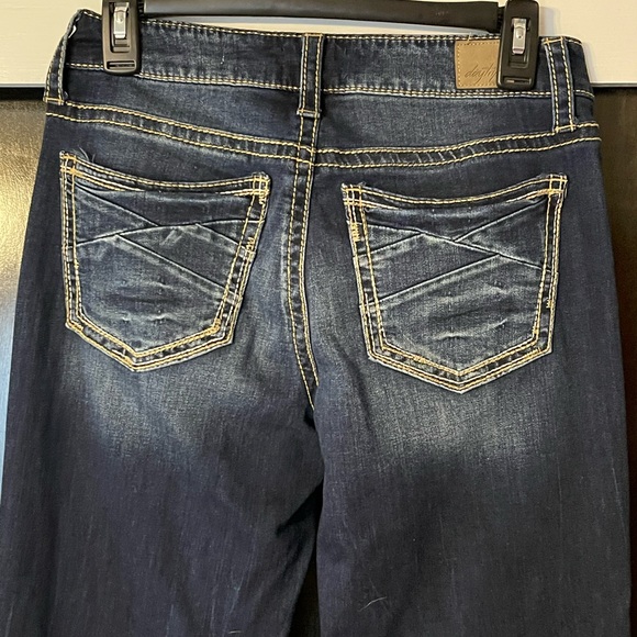 Daytrip Jeans from Buckle 27 Long - Picture 3 of 5